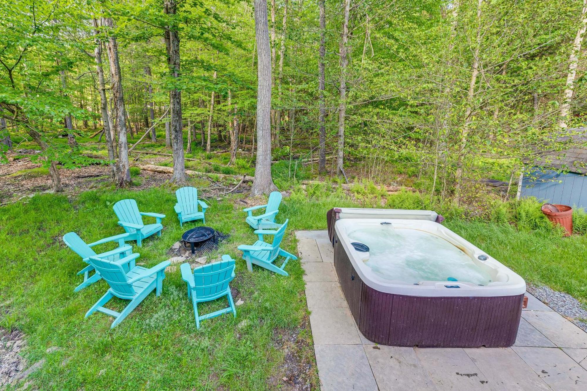 Pet-Friendly Pocono Lake Oasis With Hot Tub! Exterior foto