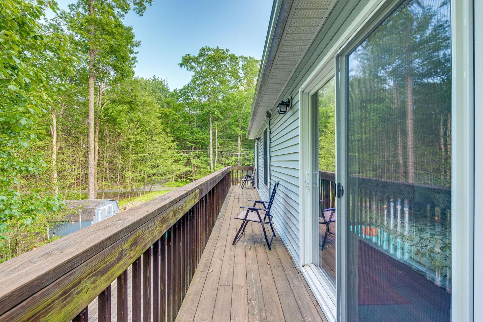 Pet-Friendly Pocono Lake Oasis With Hot Tub! Exterior foto