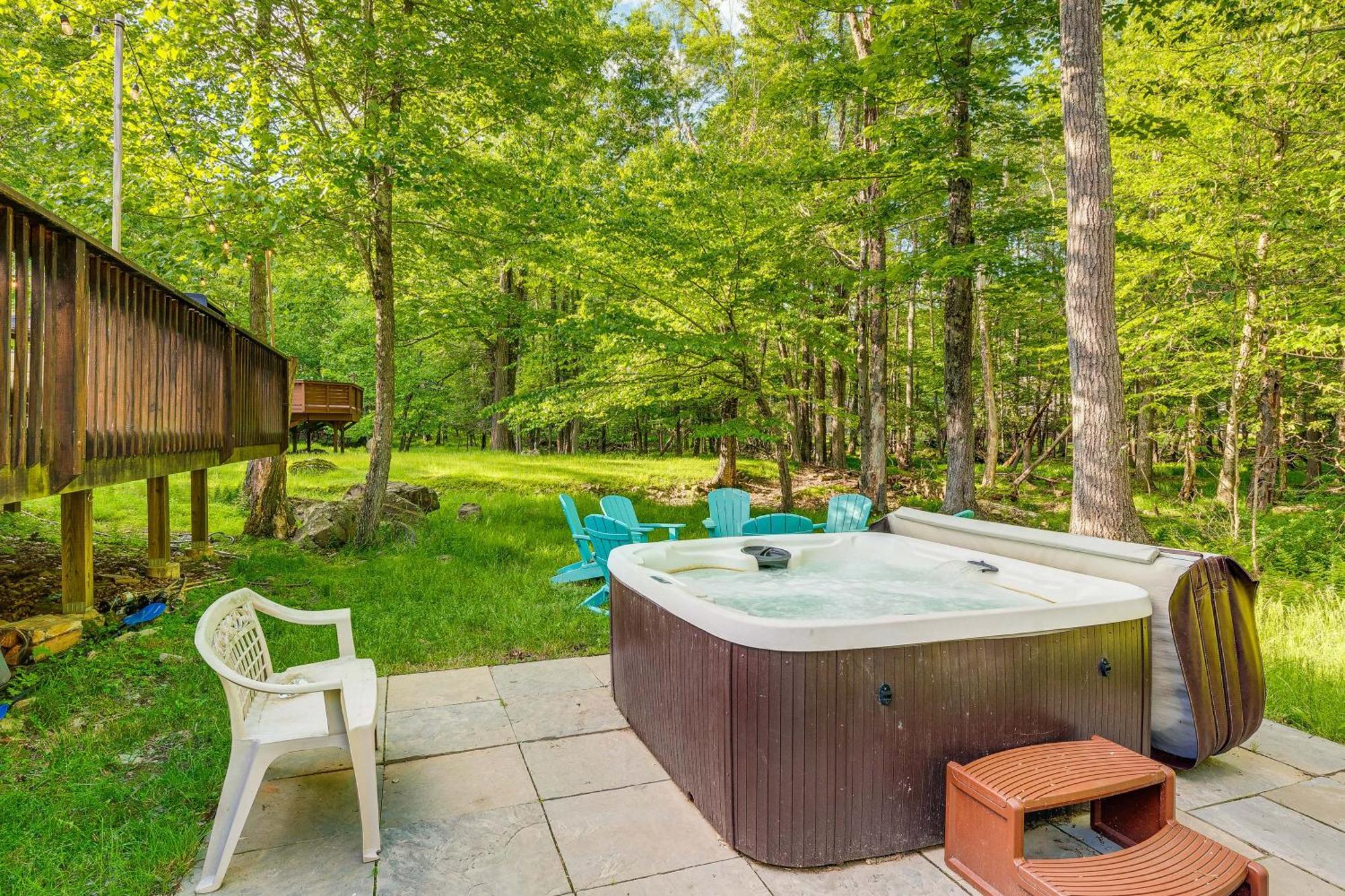 Pet-Friendly Pocono Lake Oasis With Hot Tub! Exterior foto